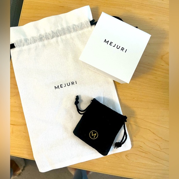 Mejuri box, bags and packaging - Picture 1 of 7